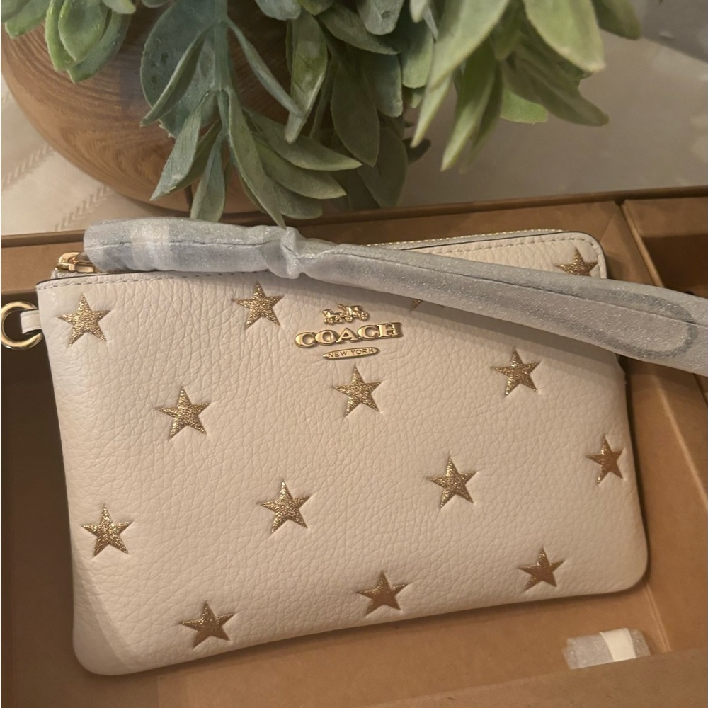 Authentic COACH Leather glitter stars wristlet and 2 charms set in box 🎁 - Picture 10 of 12